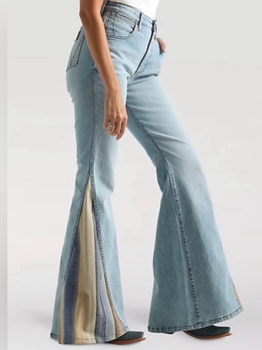 Wrangler X Pendelton Women's Trumpet Flare Jean in Light Wash Denim Size 32 Rare - Picture 3 of 16
